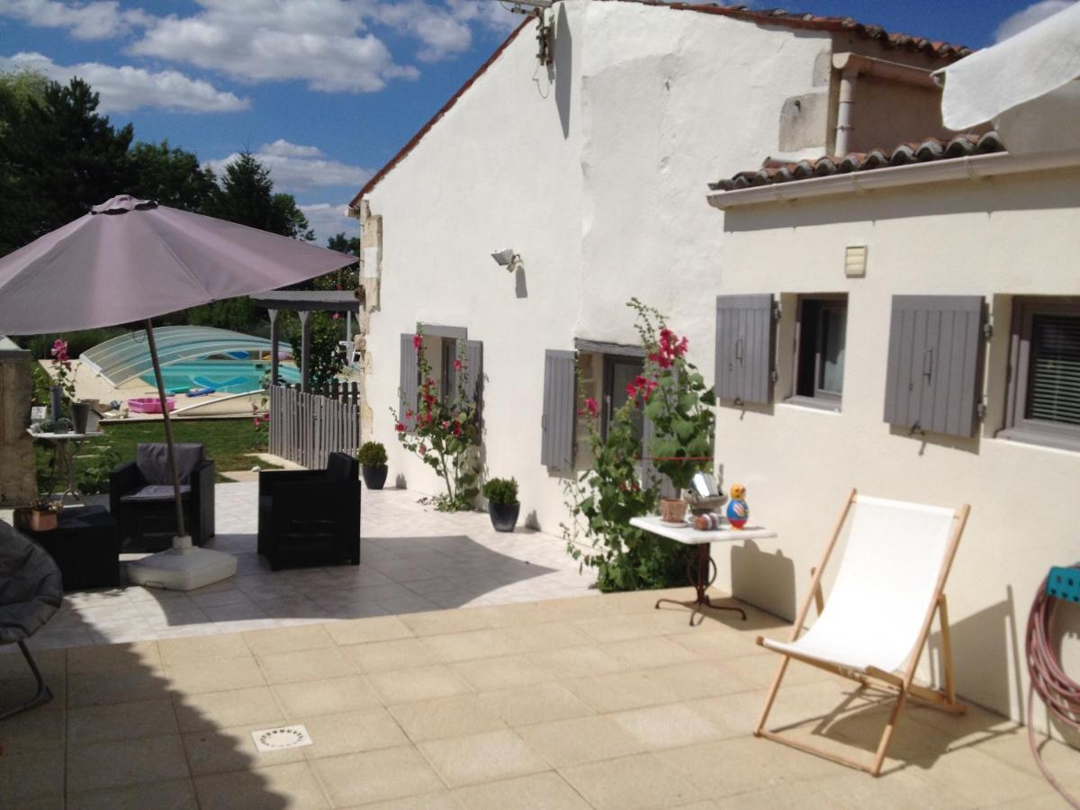 Studio Avec Piscine Privee Jardin Clos Et Wifi A Saint Jean D'Angely Luaran gambar