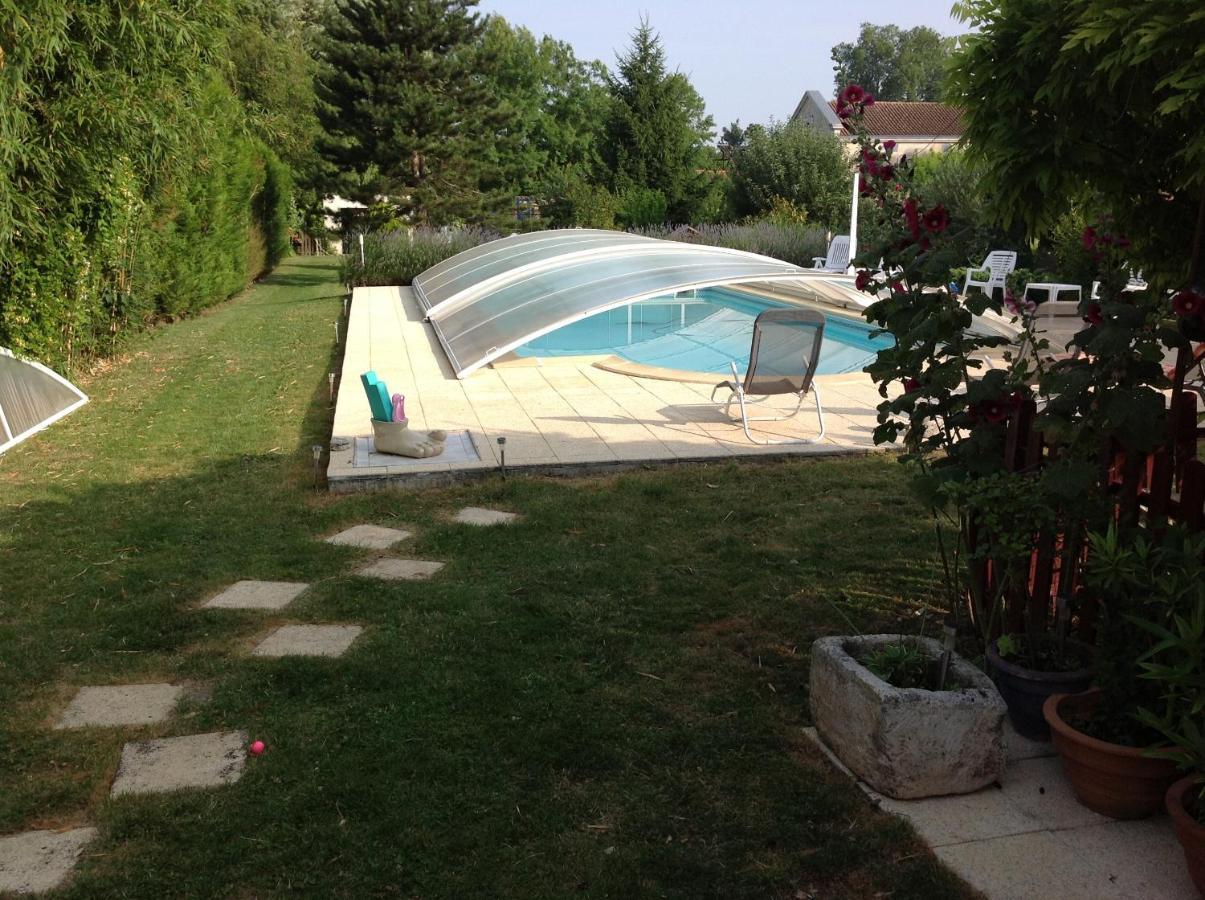 Studio Avec Piscine Privee Jardin Clos Et Wifi A Saint Jean D'Angely Luaran gambar