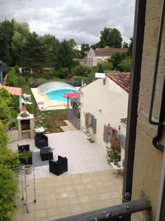 Studio Avec Piscine Privee Jardin Clos Et Wifi A Saint Jean D'Angely Luaran gambar